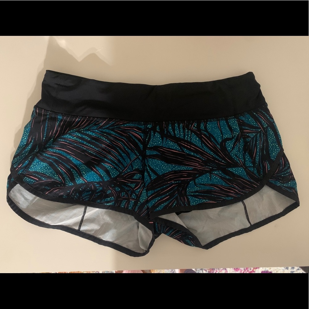 Lululemon shorts size 6